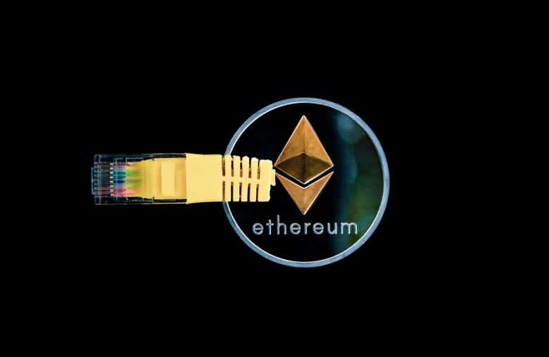 上市公司为何纷纷买入加密资产？潜在回报与风险有哪些？